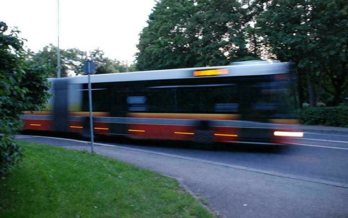 16127723401601005221bus fahrend foto fh 16127723401601005221bus fahrend foto fh
